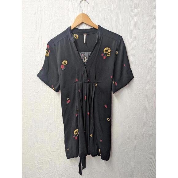 Free People Dresses & Skirts - Free People Strawberry Fields Black Boho Tunic Mini Dress Size XS